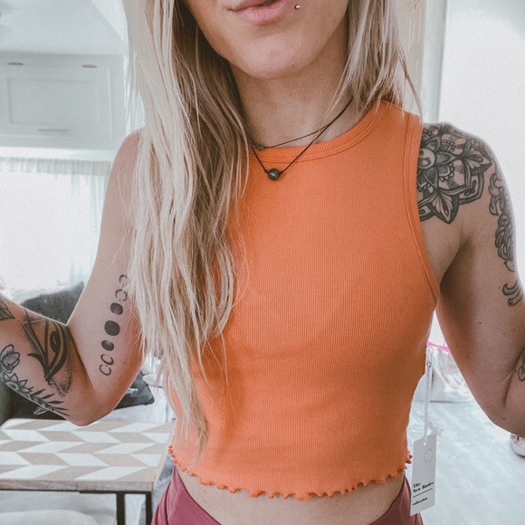 ❌SOLD❌F21 peach crop tank lettuce hem XS - Picture 2 of 2